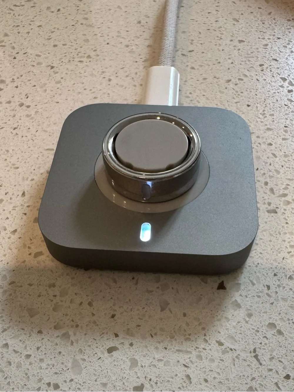 Oura Silver Ring Gen 4 size 7, less than one year old, comes with charger
